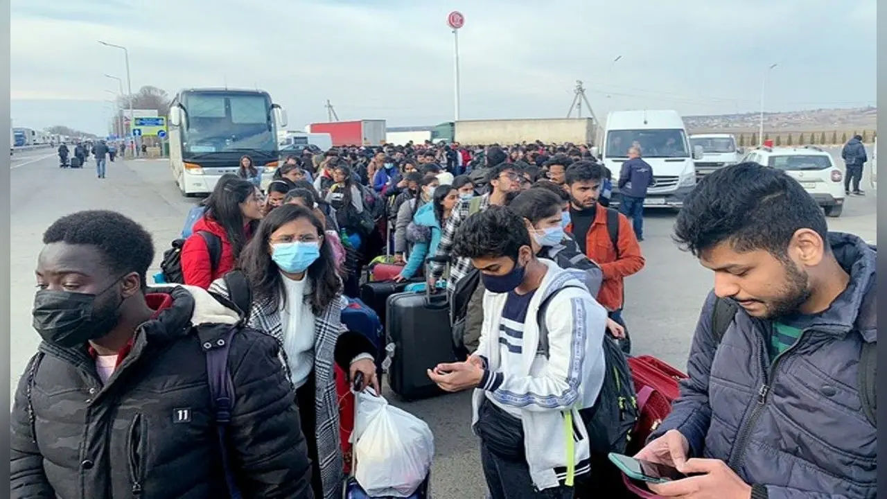 इंडियन एंबेसी ने जारी की एडवाइजरी, कहा – किसी भी तरीके से तुरंत कीव छोड़ दें भारतीय छात्र और नागरिक
