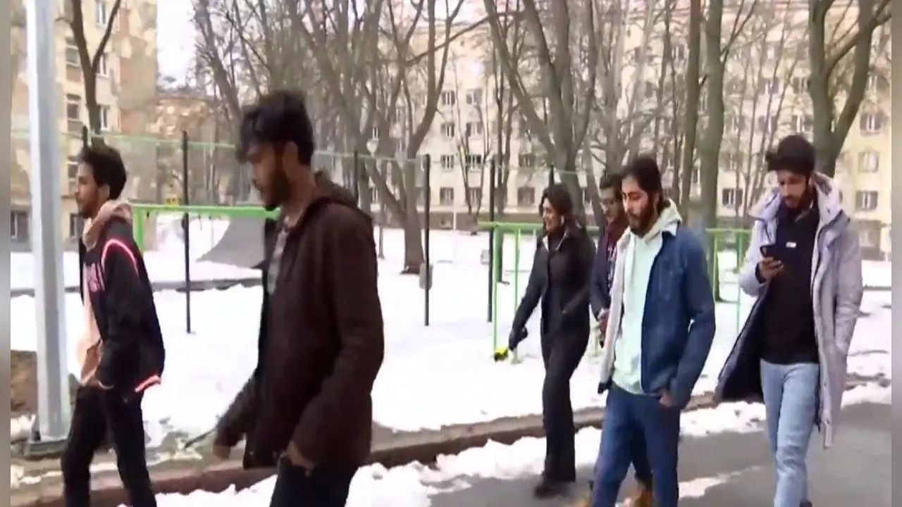 यूक्रेन में पढ़ाई कर रहे 20 हजार भारतीय छात्रों की सुरक्षा को खतरा, राष्ट्रपति सचिवालय में याचिका दायर