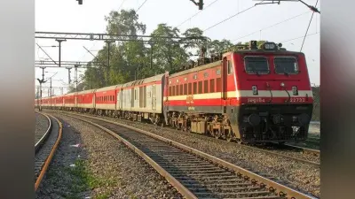 गाजीपुर में रेल हादसा टला: विभूति एक्सप्रेस के जनरल डिब्बे से धुआं उठने पर यात्रियों में मची भगदड़