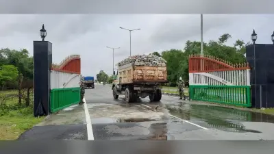 तेजी से बढ़ते कोरोना संक्रमण के बीच ममता बनर्जी की सरकार ने खोल दी भारत-बांग्लादेश की सीमा