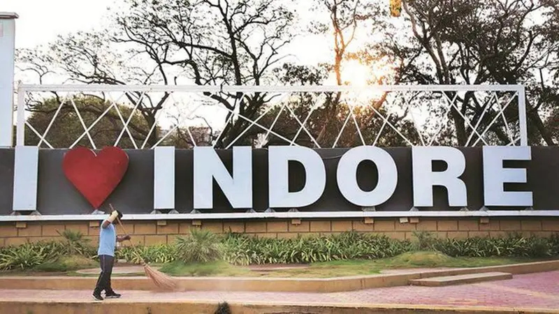 सबसे स्वच्छ शहर इंदौर में कचरा फेंकने को लेकर विवाद, निगम कर्मियों ने 3 लोगों को बेरहमी से पीटा, वीडियो वायरल