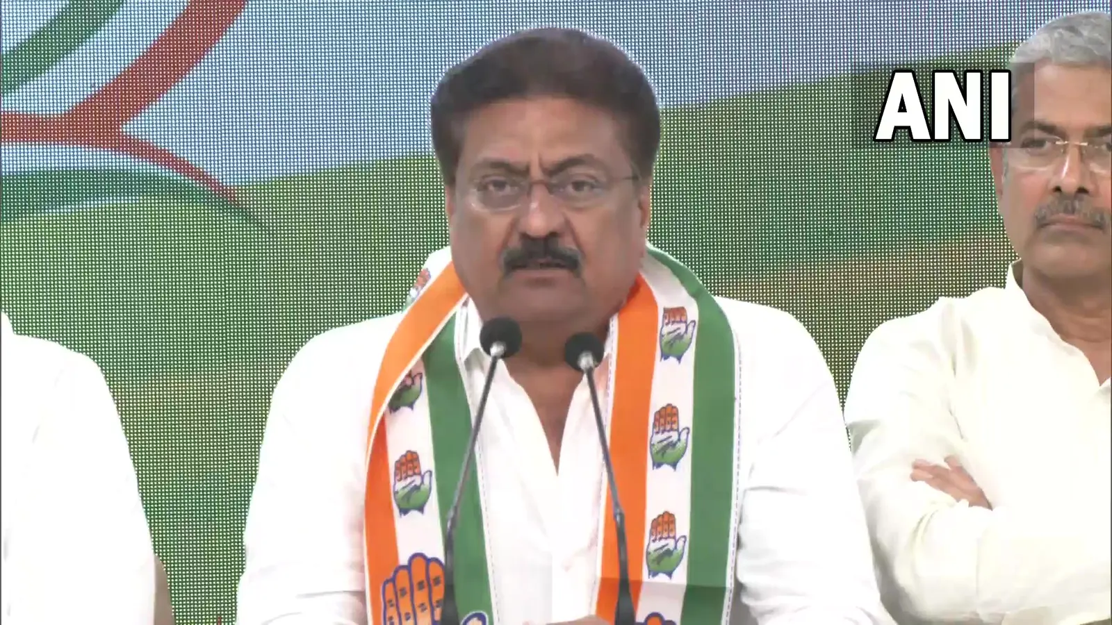 गुजरात चुनाव 2022: इसुदान गढ़वी के CM फेस बनाते ही AAP को झटका, कांग्रेस में शामिल हुए इंद्रनील राजगुरु