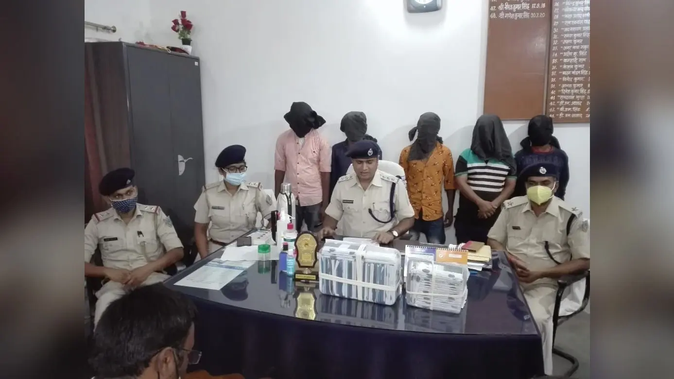 बच्चों से मोबाइल चोरी कराकर कोलकाता में बेचने वाले अंतरराज्यीय मोबाइल चोर गिरोह के छह आरोपी गिरफ्तार