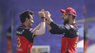 IPL 2020, RCB vs DC Latest Update : कोहली ने तोड़ा ICC का रूल, गेंद पर लगायी लार, रिएक्शन पर सचिन का मजेदार ट्वीट, देखें VIDEO