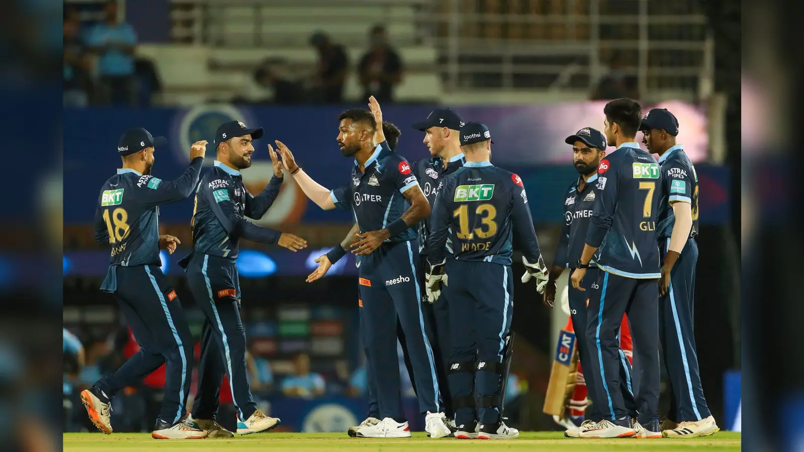 IPL 2022: पहला आईपीएल खेलने वाली गुजरात टाइटंस ट्रॉफी से बस एक जीत दूर, जानें फाइनल में पहुंचने तक का सफर