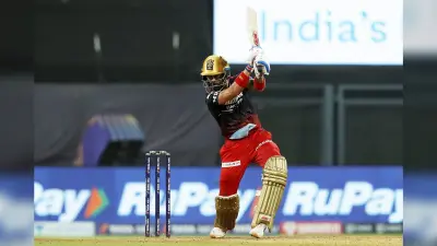 GTvsRCB, IPL 2022: मैथ्यू वेड ने आउट होने पर बल्ले और हेलमेट पर उतारा गुस्सा, ड्रेसिंग रूम में काटा बवाल