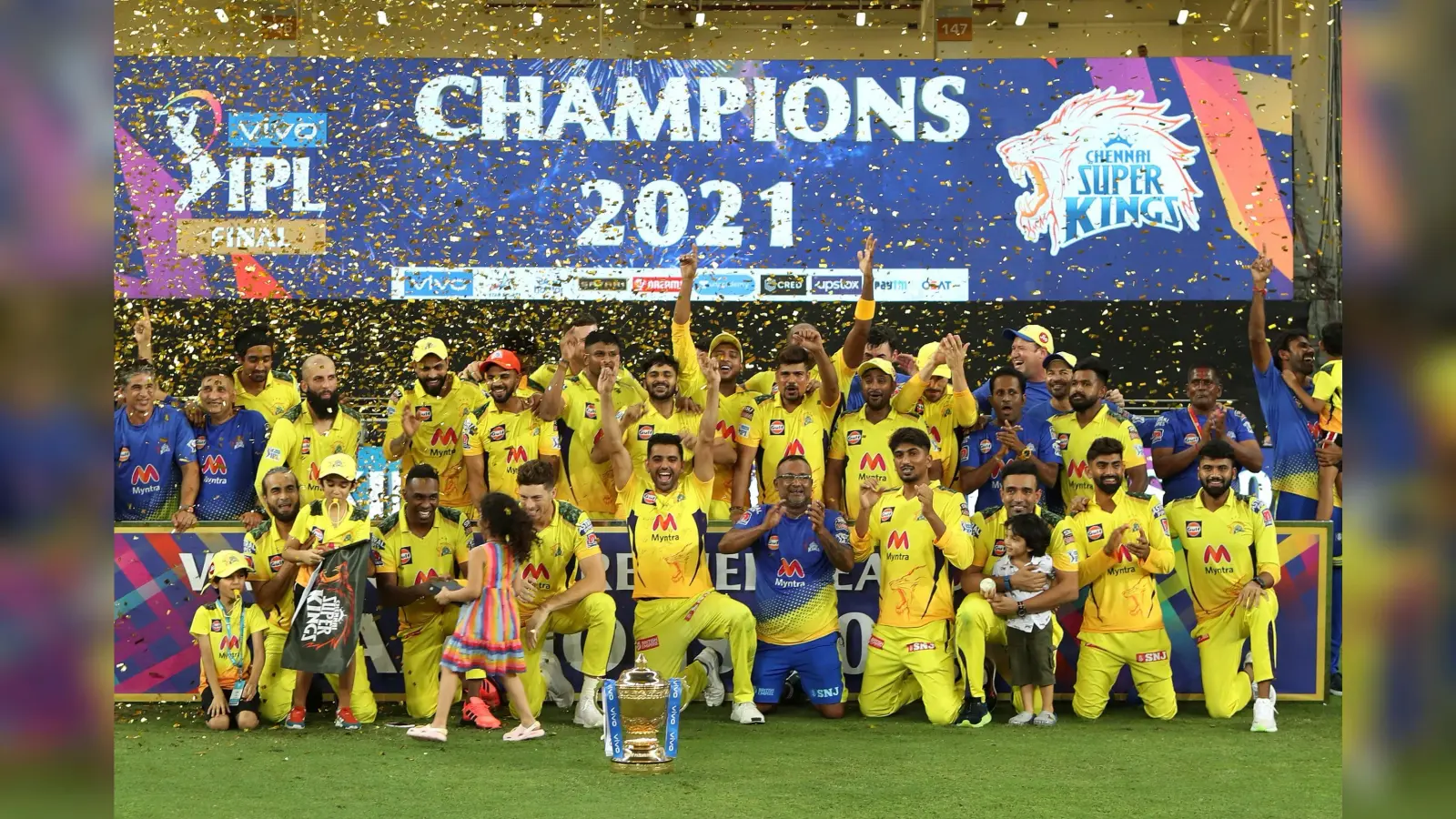 IPL 2021: जीत के बाद रवींद्र जडेजा और ड्वेन ब्रावो ने गाया गाना, Video में देखें फिर धोनी ने क्या किया