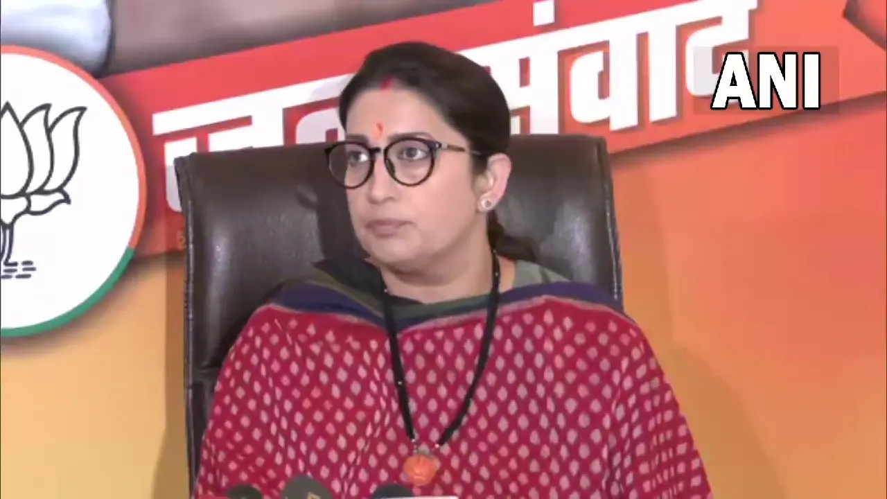 स्मृति ईरानी का ममता बनर्जी पर हमला, बोलीं- बंगाल में जिन लोगों ने बीजेपी को वोट दिया, उनके खिलाफ किया जा रहा अत्याचार
