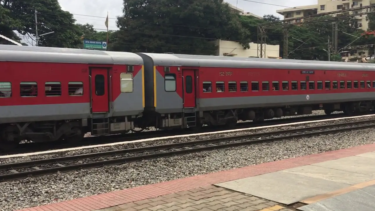 Indian Railways News: जसीडीह-बेंगलुरु एक्सप्रेस का आसनसोल में बढ़ा स्टॉपेज टाइम, अब 5 मिनट तक रुकेगी ट्रेन