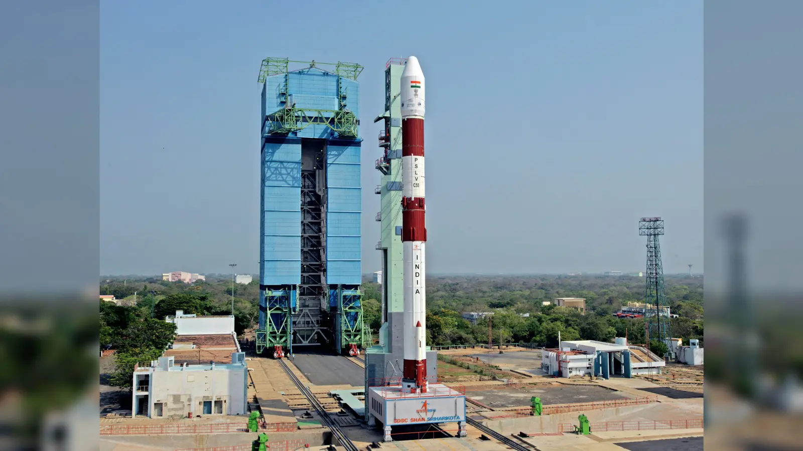 अब स्पेस में रॉकेट छोड़ सकेंगी निजी कंपनियां, इसरो का कॉन्ट्रेक्ट पाने की होड़ में एलएंडटी और अडानी ग्रुप आगे