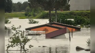 Floods: इटली में बाढ़ ने मचाई तबाही, 8 लोगों की मौत, हजारों बेघर