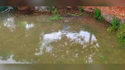 जलसंकट से जूझ रही दो हजार की आबादी, गंदे पानी से पड़ता है नहाना