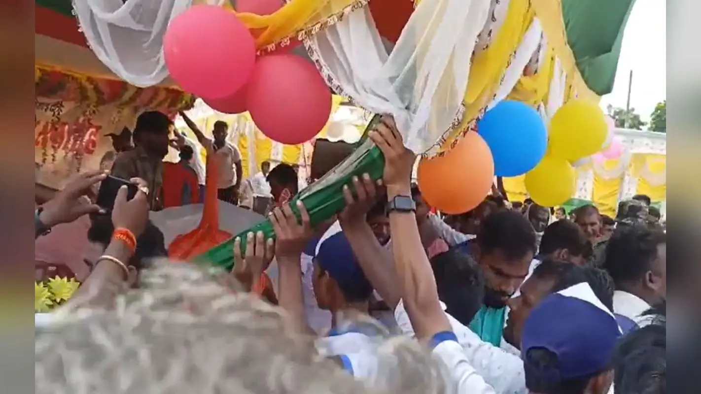 पलामू में गिर गया मंच, कौशल उत्सव सह सम्मान समारोह में मौजूद थे मंत्री सत्यानंद भोक्ता