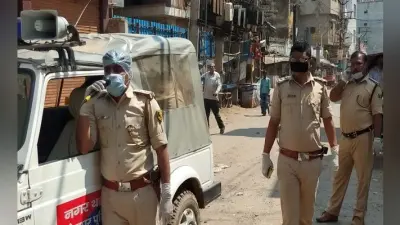 कोरोना से जंग: घूम-घूम कर निगरानी कर रहे हैं अधिकारी, कई दुकानें की गयी सील