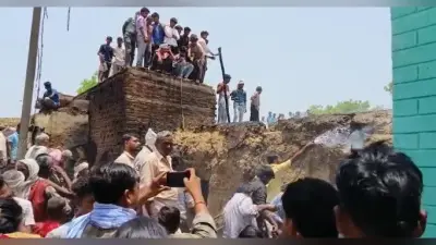 यूपी के जालौन में आग का तांडव, कई घरों में लगी आग, 6 मवेशियों की जलकर मौत, ग्रामीणों की मदद से पाया गया काबू