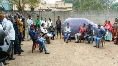 जादूगोड़ा के धर्मडीह गांव में रास्ता बंद करने का ग्रामीणों ने जताया विरोध, बॉन्ड्रीवॉल कार्य पर लगायी रोक