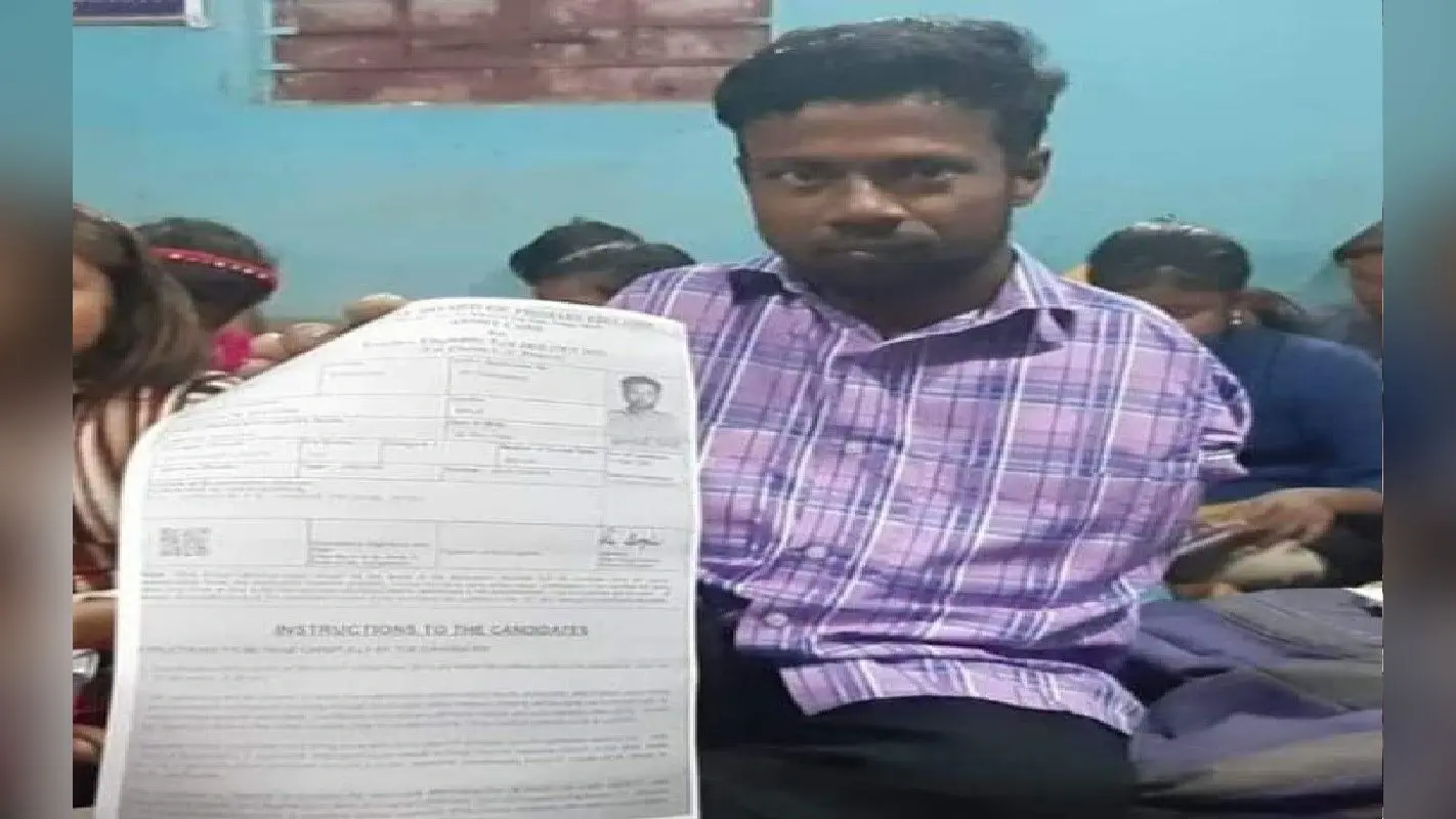 West Bengal : दोनों हाथ नहीं होने के बावजूद टेट परीक्षा को लेकर उत्साहित है जगन्नाथ माहरा