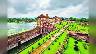 Tourism: पत्थरों के जरिए जानना हो इतिहास, तो मांडू घूमने की कर लें तैयारी