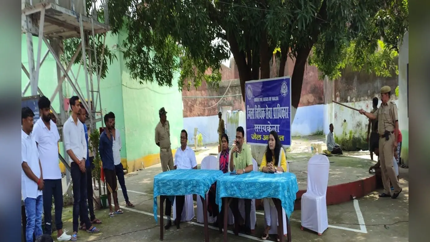 Jharkhand News : झारखंड में लगी जेल अदालत, सरायकेला में 12 मामलों की सुनवाई, दो कैदी हुए रिहा