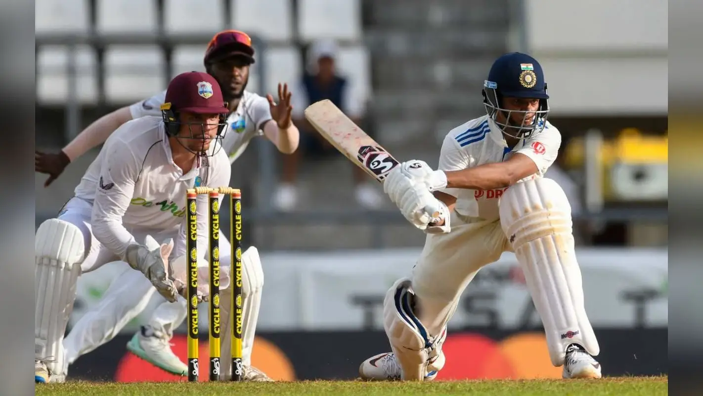 IND vs WI: यशस्वी जायसवाल ने डेब्यू टेस्ट में ही जड़ दिया शतक, लाला अमरनाथ के क्लब में हुए शामिल