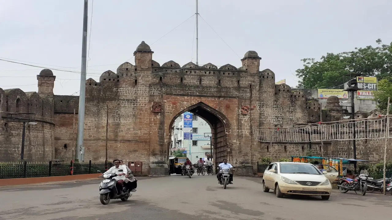महाराष्ट्र सीमा विवाद : 4 राज्यों के झगड़े में 14 गांव के लोगों की लगी लॉटरी, दो राज्यों से बटोर रहे मलाई