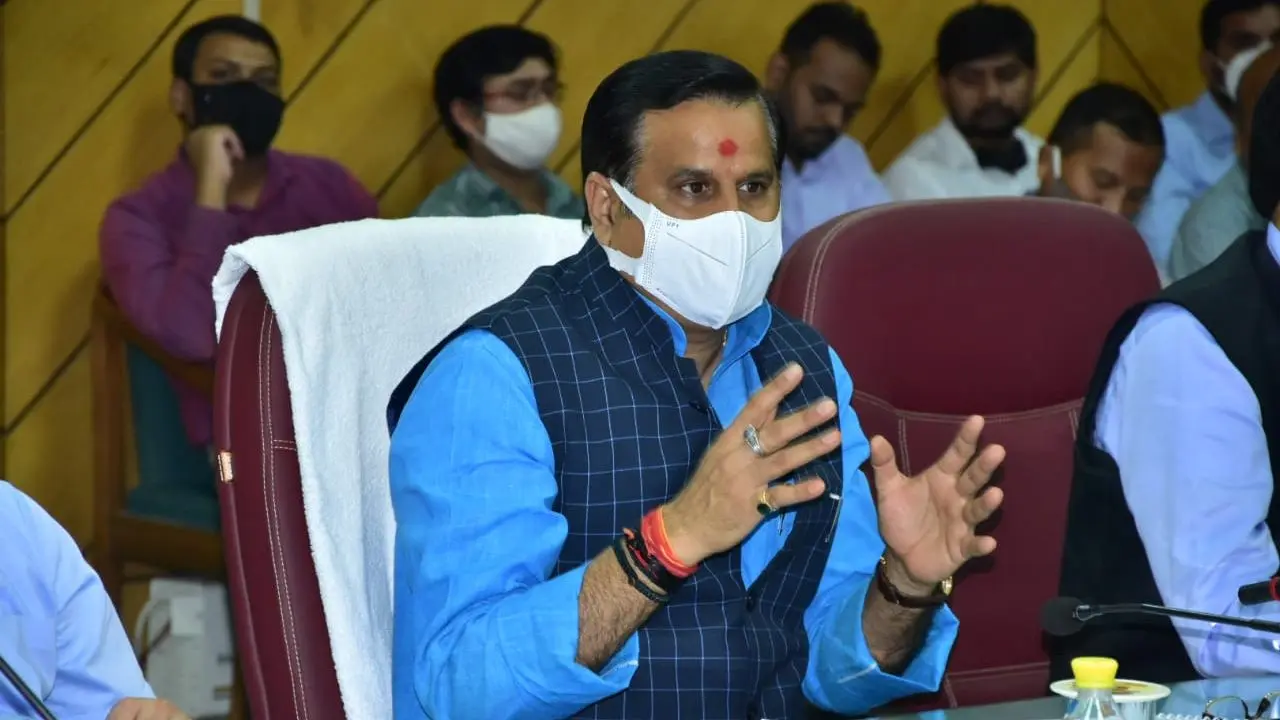 UP News: जलशक्ति मंत्री डॉ. महेंद्र सिंह ने बाढ़ नियंत्रण को लेकर की समीक्षा बैठक, किया यह बड़ा दावा