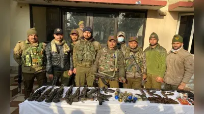 जम्मू कश्मीर में सुरक्षाबलों ने चार आतंकियों को किया ढेर, भारी मात्रा में हथियार और विस्फोटक बरामद