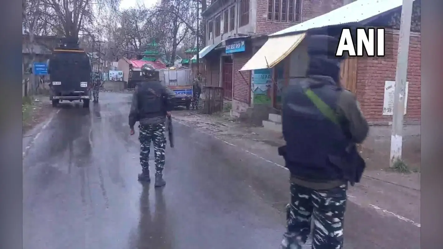 Jammu Kashmir: पुलवामा में सुरक्षाबल और आतंकियों के बीच मुठभेड़, सर्च अभियान जारी