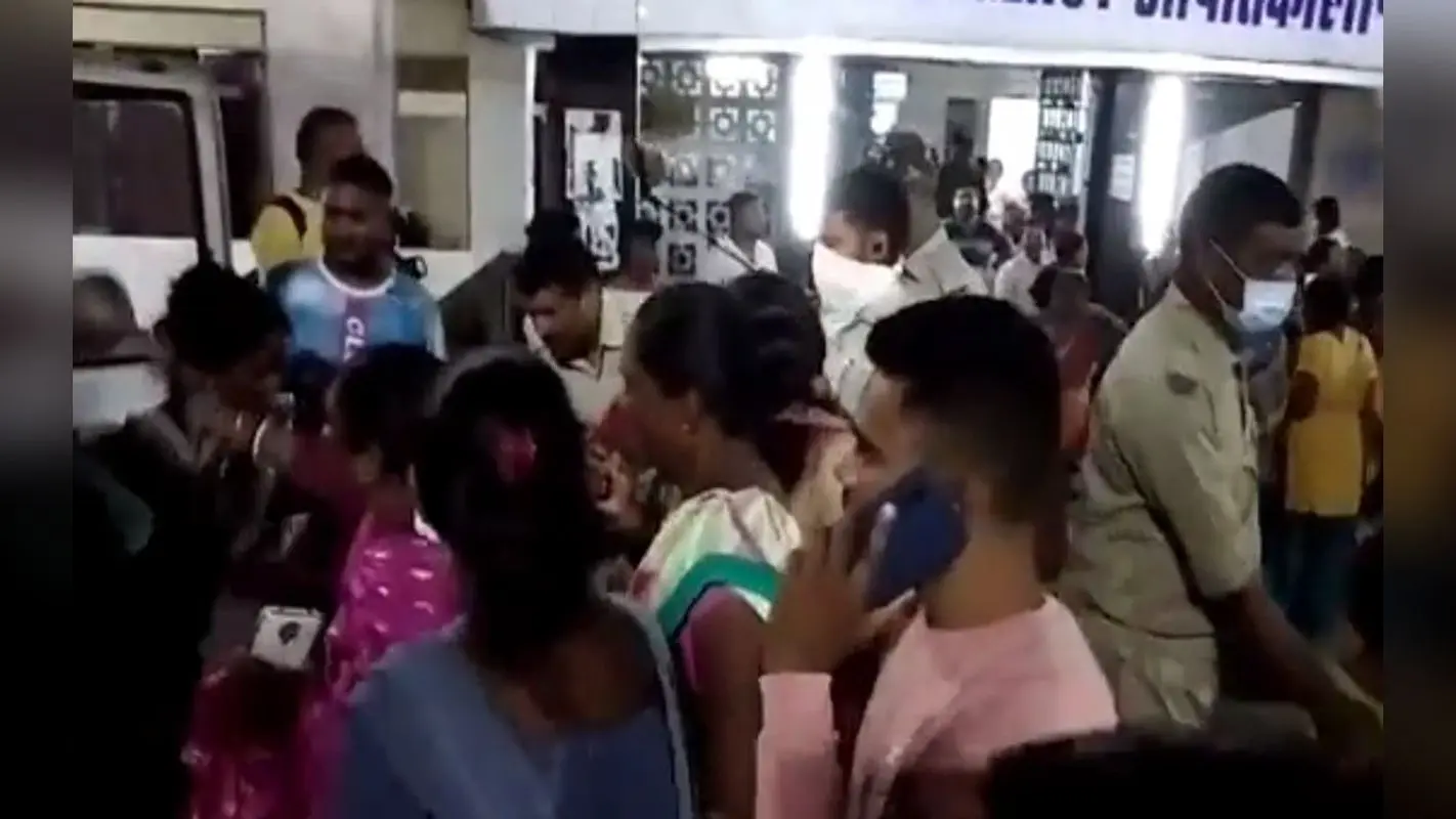 जमशेदपुर की एक छात्रा ने केरोसिन तेल डालकर आत्महत्या का किया प्रयास, स्थिति गंभीर