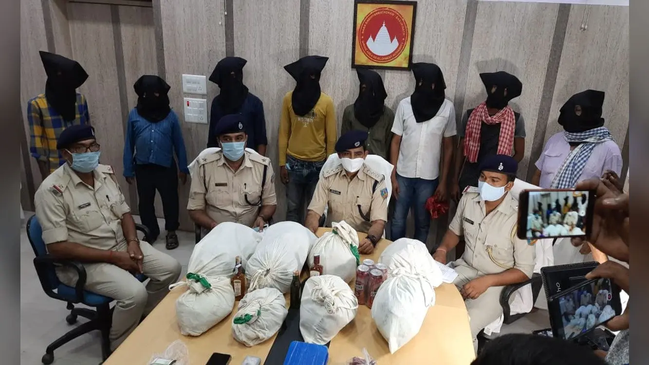 जसीडीह क्षेत्र में बढ़ रहा है नशे का कारोबार, ब्राउन सुगर के बाद करीब 14 किलोग्राम गांजा समेत 8 आरोपी गिरफ्तार