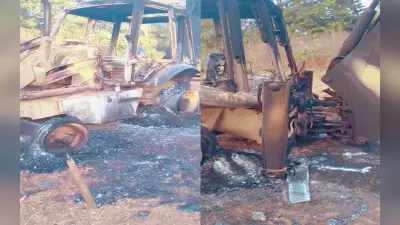 चतरा में नक्सलियों का तांडव : सड़क निर्माण में लगी दो JCB मशीन को किया आग के हवाले
