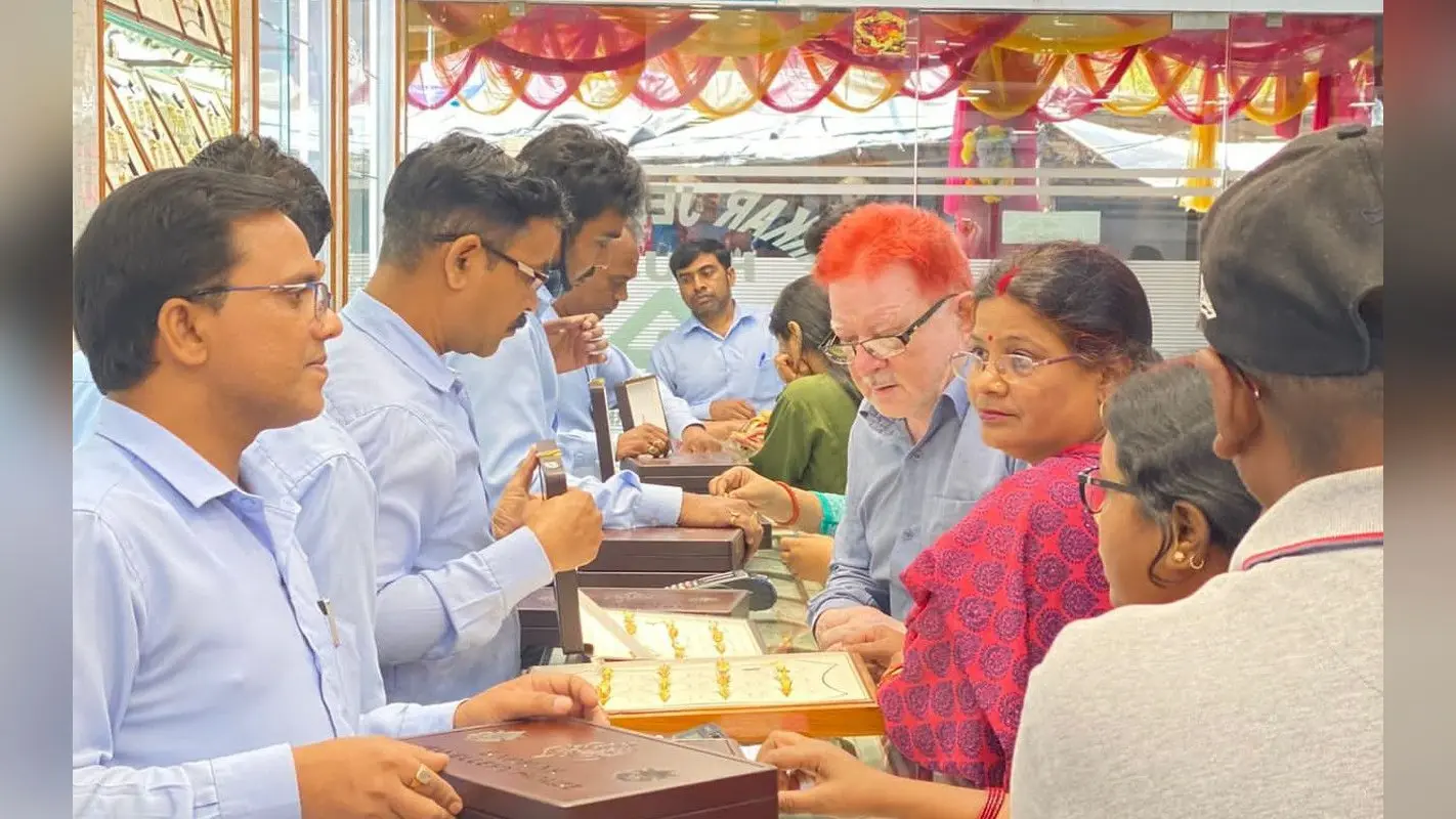 Gold-Silver Rate Today: नवरात्रि में सोना खरीदना शुभ, एक सप्ताह में 62 हजार के पार जाएगा रेट..
