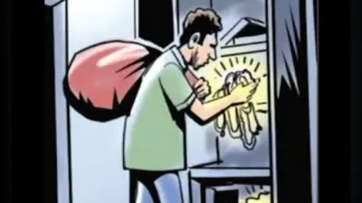 रामगढ़ में व्यवसायी के बंद घर का ताला तोड़कर नकद सहित लाखों के जेवरात की चोरी