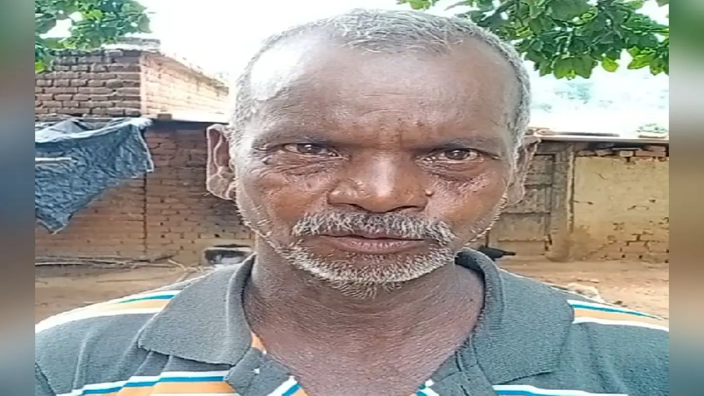 हजारीबाग के बड़कागांव में मनरेगा से योजना पास होने के बाद भी नहीं बना कुआं, 3 साल से भटक रहे झंडू महतो