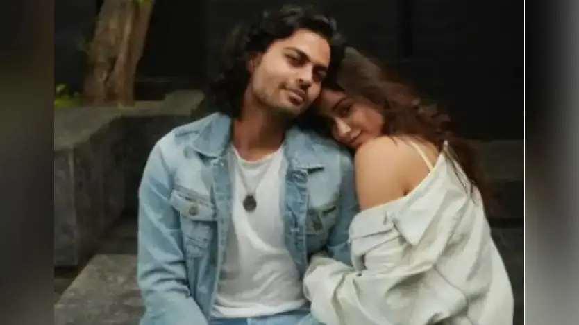Janhvi Kapoor ने इस शख्स को बर्थडे विश करते हुए शेयर की ये खूबसूरत तसवीर, कभी उड़ी थी डेटिंग की अफवाह