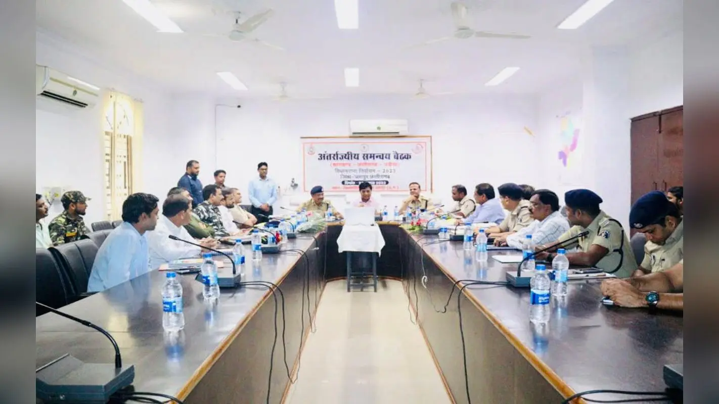 नक्सलियों के ठिकानों में घुसेगी पुलिस, झारखंड व छत्तीसगढ़ की पुलिस ने बनायी रणनीति