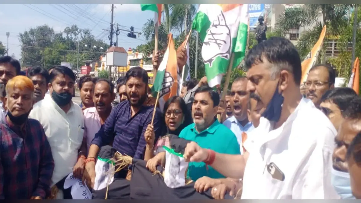 झारखंड में भारत जोड़ो यात्रा कार्यक्रम के दौरान भिड़े कांग्रेसी, अध्यक्ष राजेश ठाकुर जख्मी