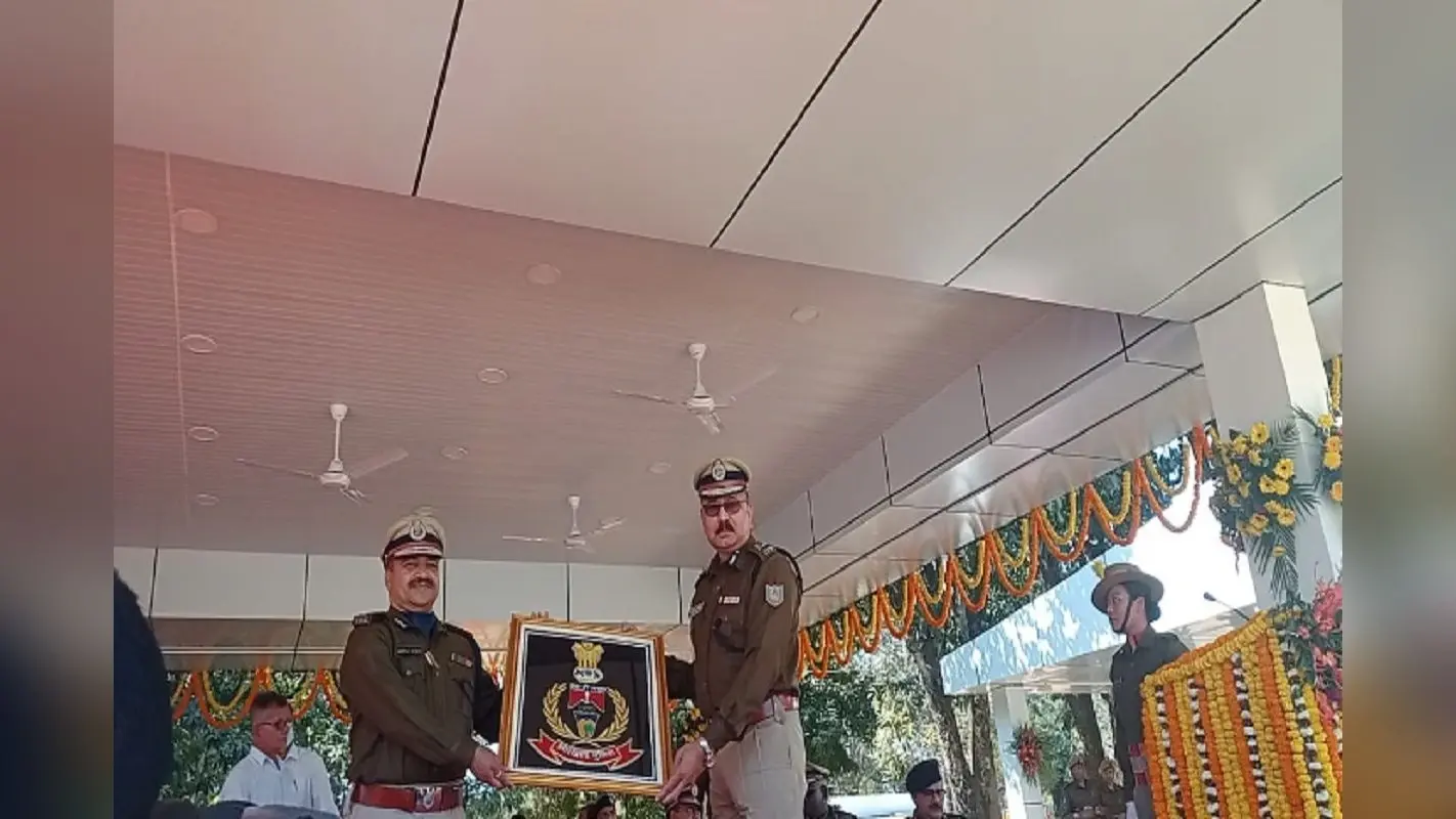 बूढ़ा पहाड़ को नक्सल मुक्त करके रिटायर हुए झारखंड के DGP, दी गयी शानदार विदाई