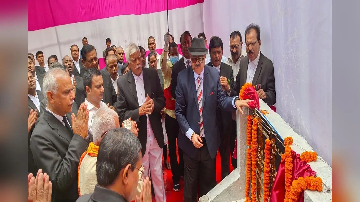 Jharkhand High Court के जस्टिस एसएन पाठक ने जज आवास का किया उद्घाटन, आम्रेश्वर धाम में की पूजा-अर्चना
