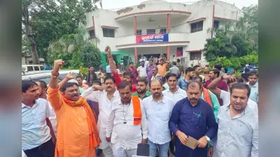 पलामू के युवक ने धर्म परिवर्तन कराकर विवाहिता से किया निकाह, सड़क पर उतरे विधायक, धरना पर बैठे पिता और भाई