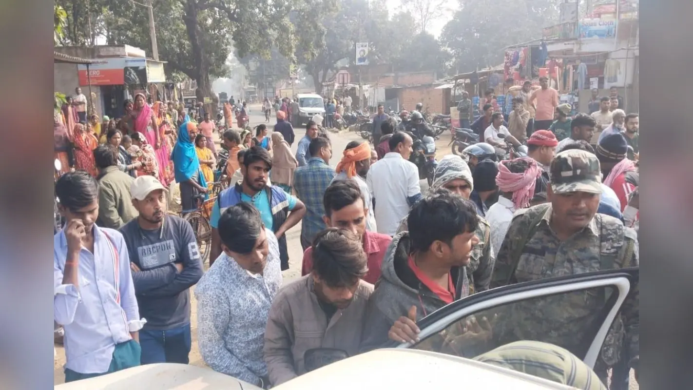 गिरिडीह : पति-पत्नी के विवाद में बेटे को लेकर भाग रहा था पिता, ग्रामीणों ने ऐसे पकड़ा और जमकर की धुनाई