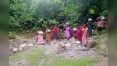 झारखंड के इस गांव में प्रकृति ने बिखेरी अपनी अद्भुत छटा, पर ग्रामीणों को नहीं मिलती मूलभूत सुविधाएं