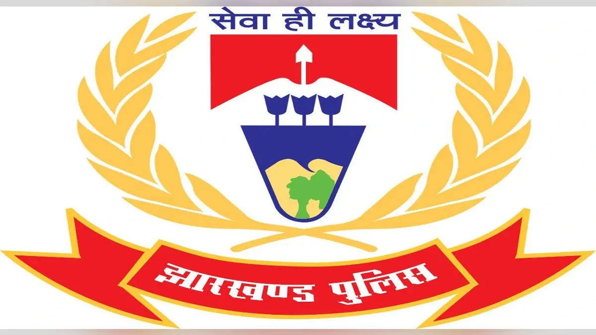 दुमका : नाबालिगों ने स्कूल से गायब किये थे कंप्यूटर, पुलिस ने आरोपियों के घर से बरामद किया सामान