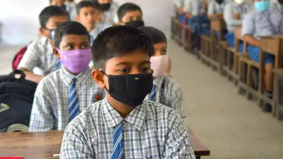 बच्चों को स्कूल भेजने की बारी
