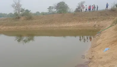 पश्चिमी सिंहभूम : टोंटो के तालाबुरू गांव में 2 बच्चे तालाब में डूबे