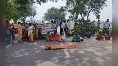 रांची के चान्हो में करंट लगने से अखबार बांटने वाले की मौत, मुआवजे की मांग पर शव के साथ सड़क जाम