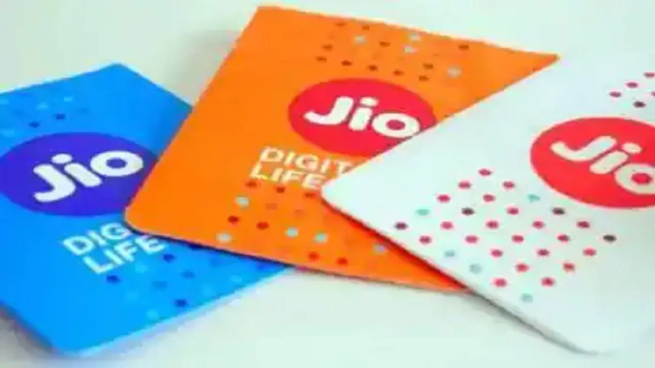 एयरटेल-वोडाफोन के बाद अब Jio के रिचार्ज प्लान भी हुए महंगे, जानिए कब से लागू होगी नई कीमतें
