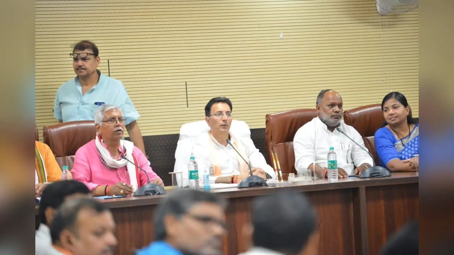 वाराणसी पहुंचे मंत्री जितिन प्रसाद ने सड़कों के निर्माण कार्य की ली जानकारी, AE- JE को दिए ये निर्देश