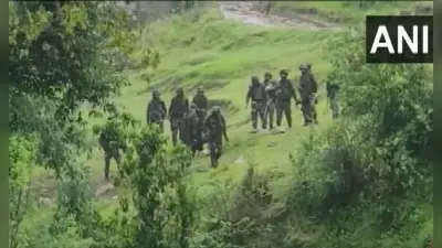 Weather News: जम्मू-कश्मीर में बारिश के साथ भारी बर्फबारी, सड़क पर जमी 5 इंच मोटी परत, मुगल रोड बंद