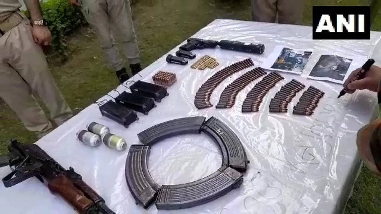 Jammu Kashmir News : सांबा जिले में LOC के पास मिली सुरंग से मचा हड़कंप, अलर्ट मोड पर बीएसएफ अधिकारी